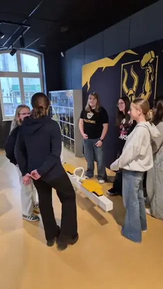 Uczennice poznają się