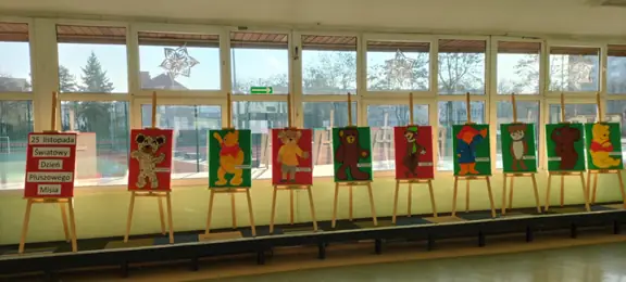 Wystawa misiów wykonanych przez uczniów kl. I-III.
