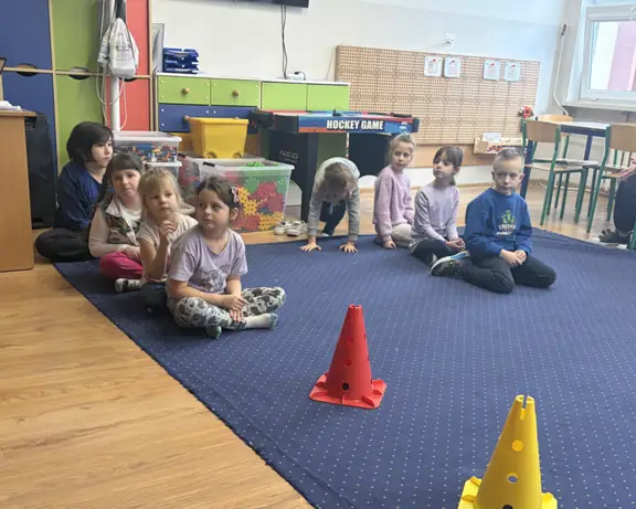 uczniowie-w-skupieniu-czekaja-na-rozpoczecie-wyscigu-jpeg