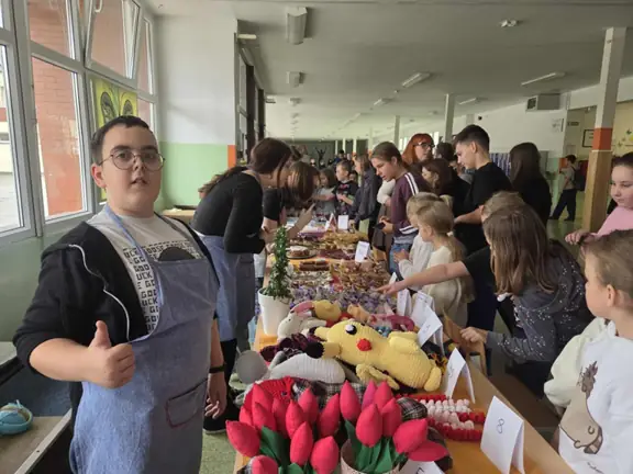 Szkolny Kiermasz dla Moniki Czerczak - zdjęcie 8