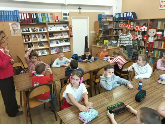 Uczniowie kl. Ic uczestniczą w zajęciach - 11 listopada - Narodowe Święto Niepodległości.