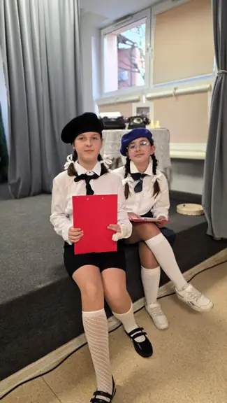 Uczennice prowadzące spotkanie