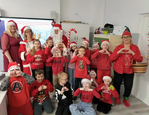 Pamiątkowe zdjęcie kl. IIc z Mikołajem.