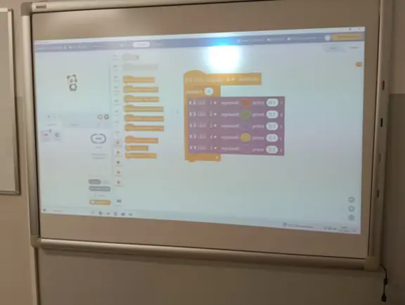 aplikacja-w-mblock-obslugujaca-kolorowe-diody-cyberpi-jpg