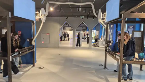 Uczniowie przesyłają wiadomość zaszyfrowaną