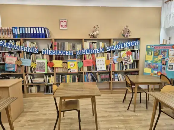 dekoracja-w-czytelni-szkolnej-z-okazji-miedzynarodowego-miesiaca-bibliotek-szkolnych1-jpg