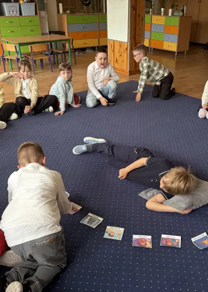 zabawa-co-pomaga-nam-wstac-wypoczetym-jpg