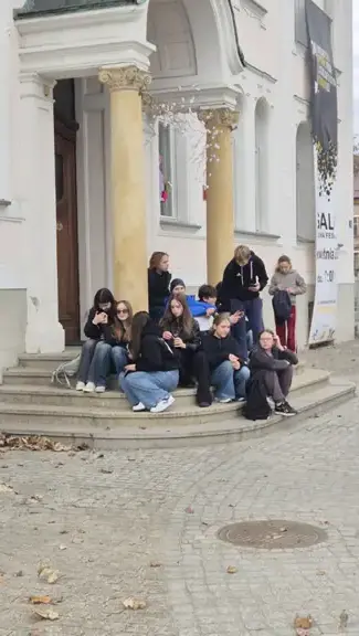 Uczniowie ze Stargardu w oczekiwaniu na przyjazd kolegów z Niemiec
