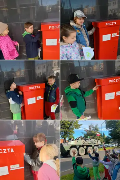 Uczniowie klasy 2a wrzucają pocztówki do skrzynki na listy