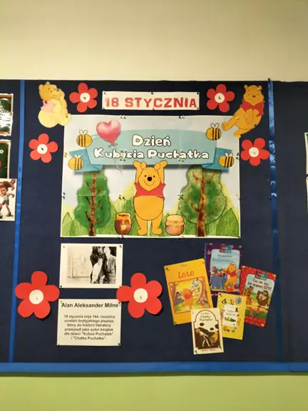 gazetka-scienna-informujaca-o-miedzynarodowym-dniu-kubusia-puchatka--jpg