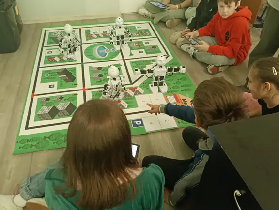 zajęcia klasowe - sterowanie i programowanie robotów JD Humanoid