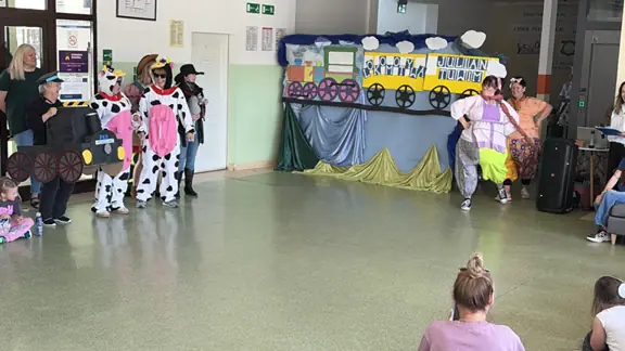 na-scenie-pojawiaja-sie-grubasy--jpg