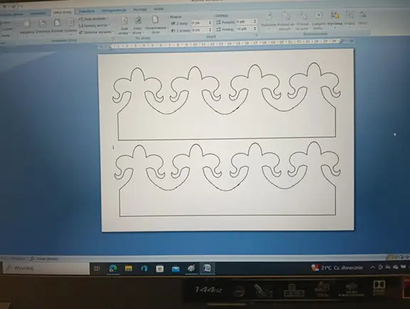 zaprojektowany szablon korony do wycięcia z papieru