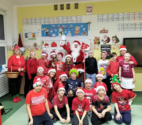 Pamiątkowe zdjęcie kl. IIIa z Mikołajem.