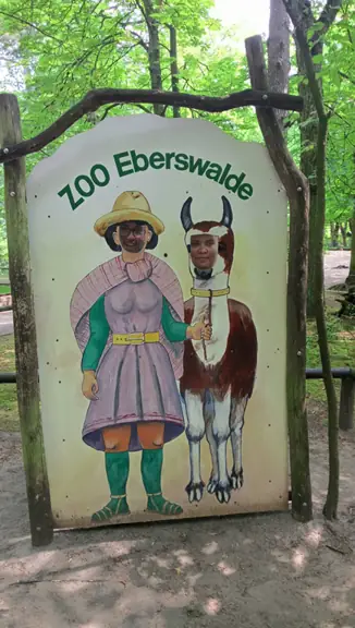 Uczniowie pozują do zdjęcia