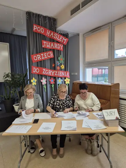 jury-ocenia-prace-konkursowe--jpg