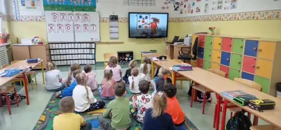 Oglądanie filmu o Vashti.