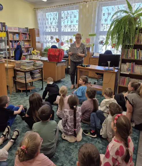 dzieci-wyglaszaja-dalszy-ciag-wersow-ze-znanych-wierszy-oraz-zdan-z-popularnych-bajek--jpg