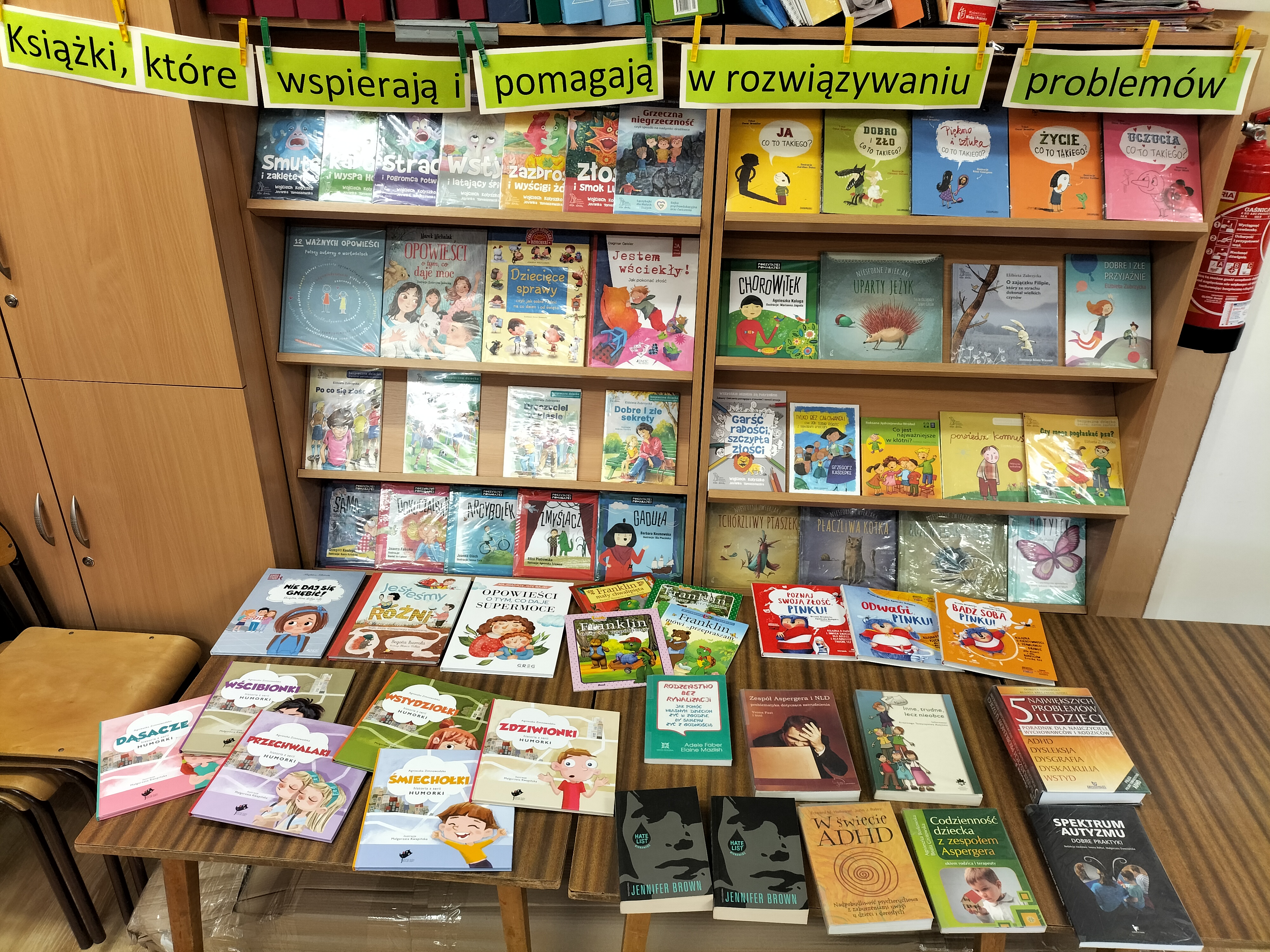 Wystawa książek w bibliotece