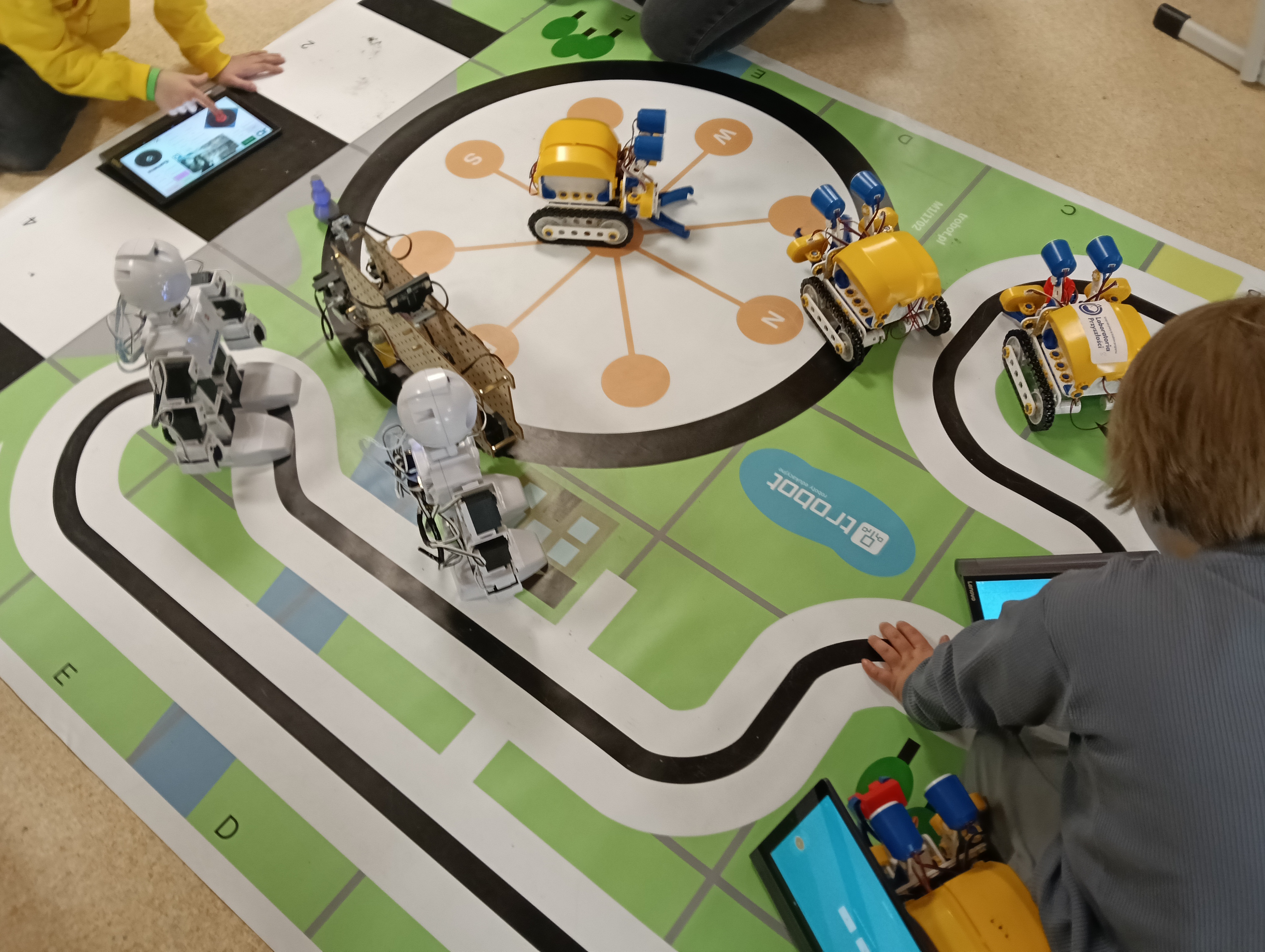 Dni Otwarte Szkoły - sterowanie robotem SkriBot