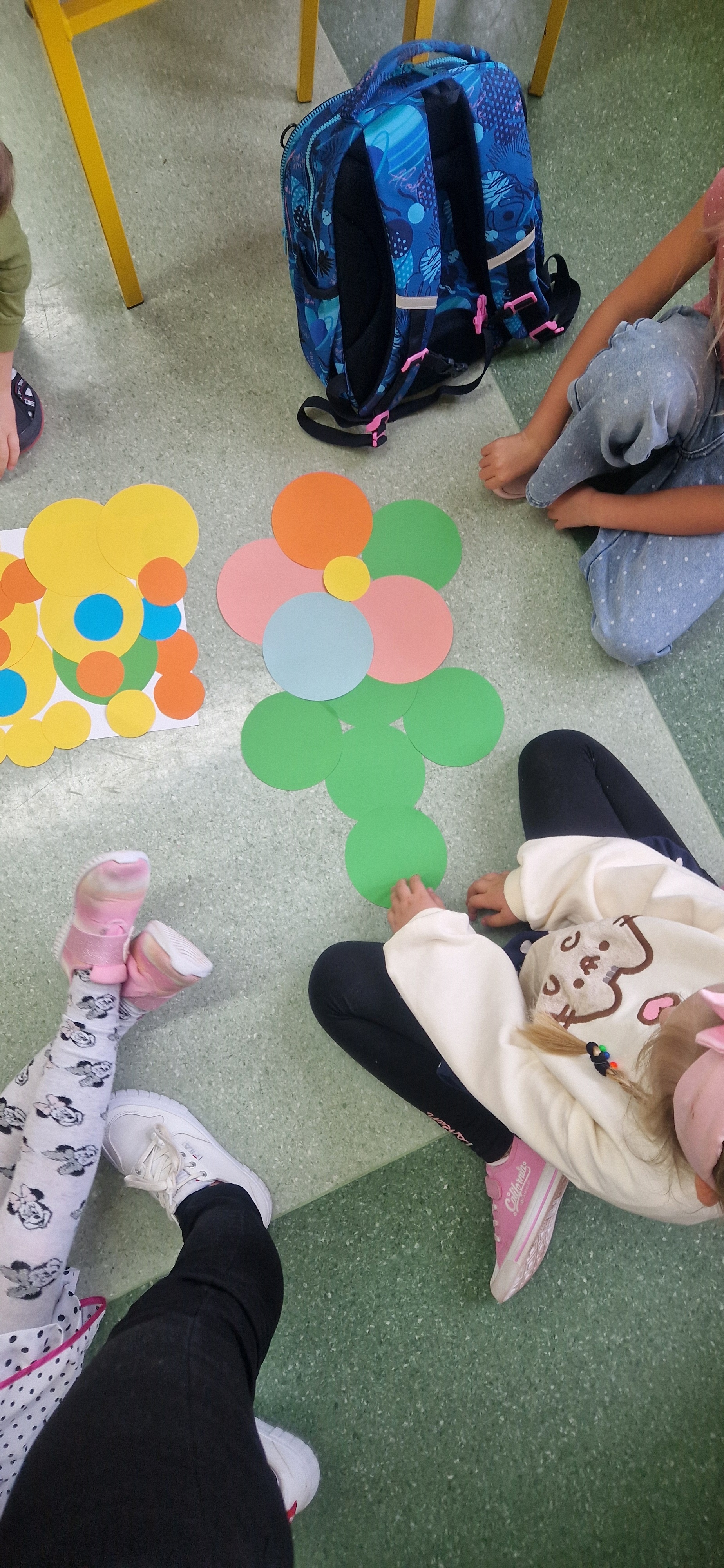 Układamy obrazki z małych i dużych kropek