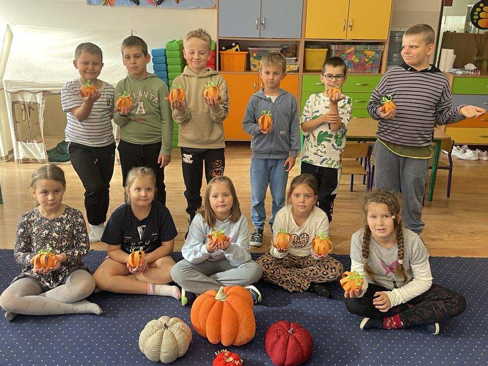 Dumna prezentacja jesiennych dzieł sztuki