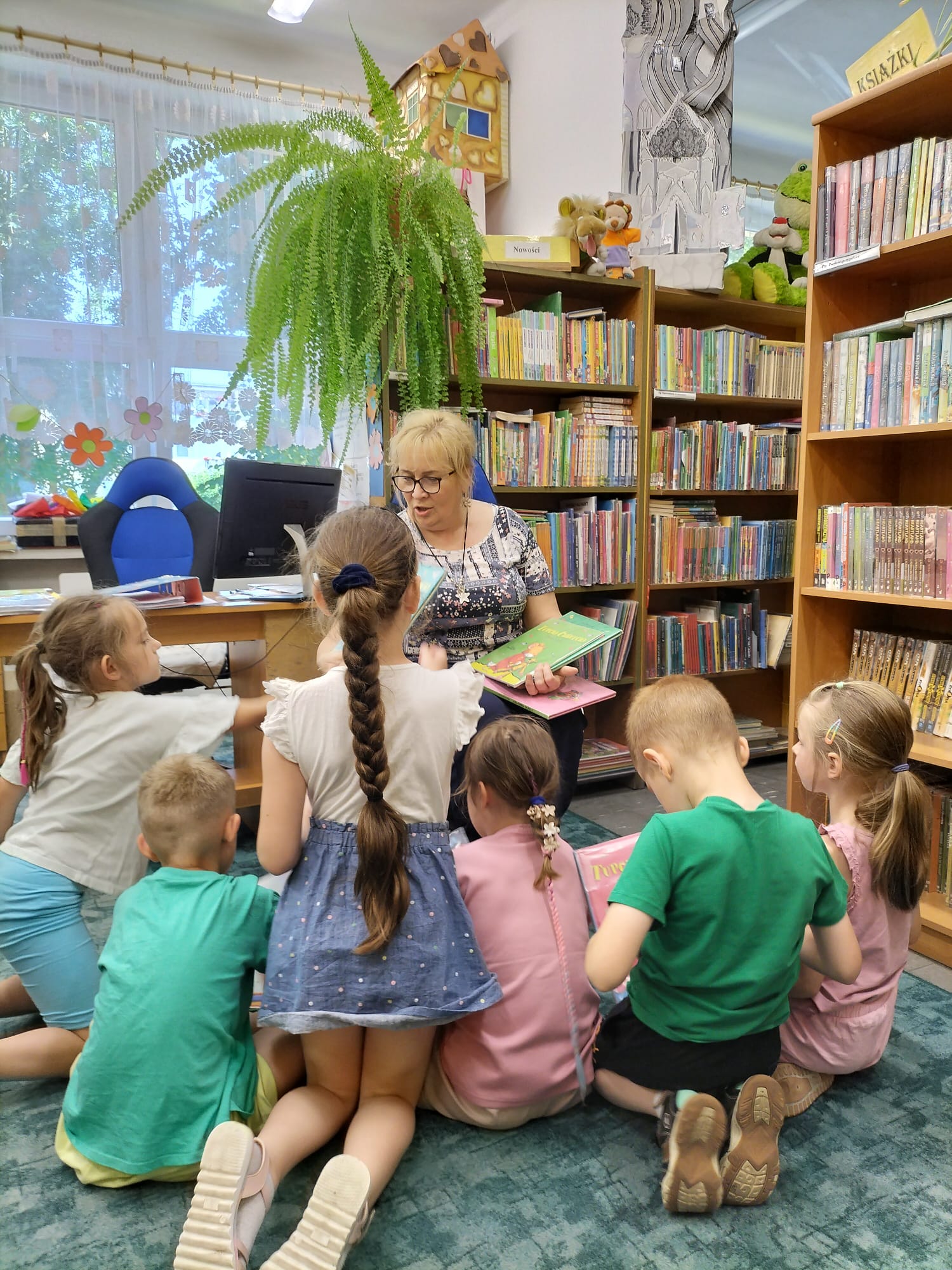 Czerwcowe spotkanie przedszkolaków w bibliotece