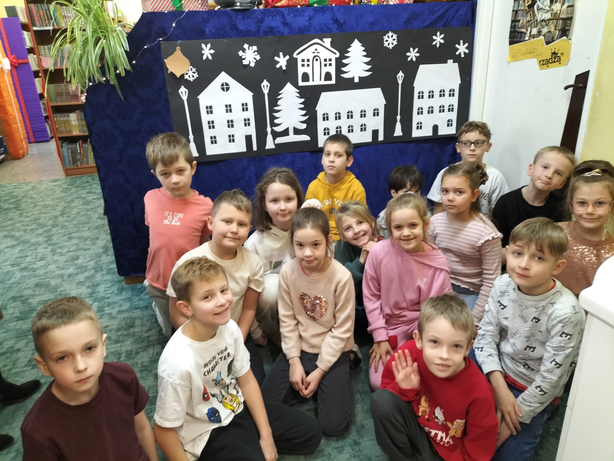 Pamiątkowe zdjęcie klasy IIb w Escape Roomie